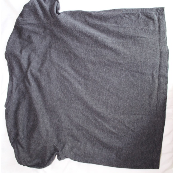 Grey crop top with elephant print - Picture 2 of 2